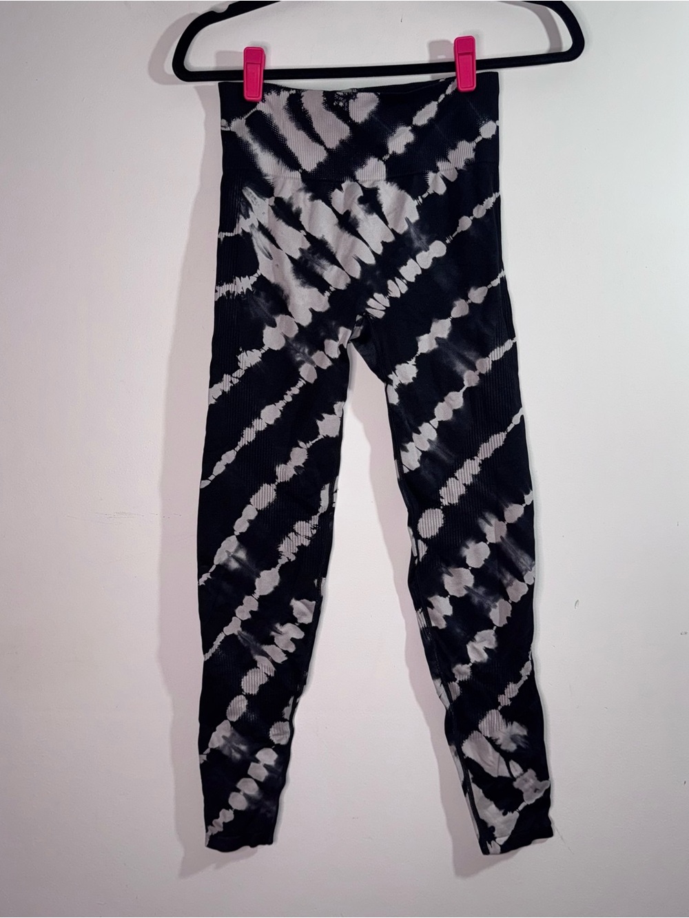 PINK Victoria’s Secret Seamless Tie Dye Leggings Black White Size S